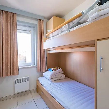 With 2 Bedrooms And Sea View Apartman