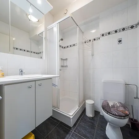 With 2 Bedrooms And Sea View *