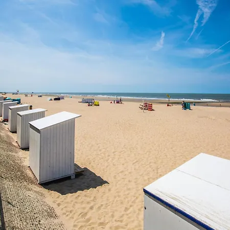 With 2 Bedrooms And Sea View Apartman *