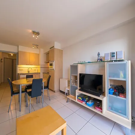 With 2 Bedrooms And Sea View Apartman Middelkerke