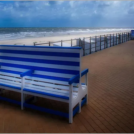 With 2 Bedrooms And Sea View Apartman