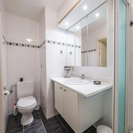 With 2 Bedrooms And Sea View Apartment