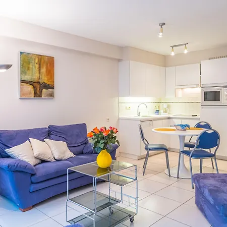 With 2 Bedrooms And Sea View Апартаменты