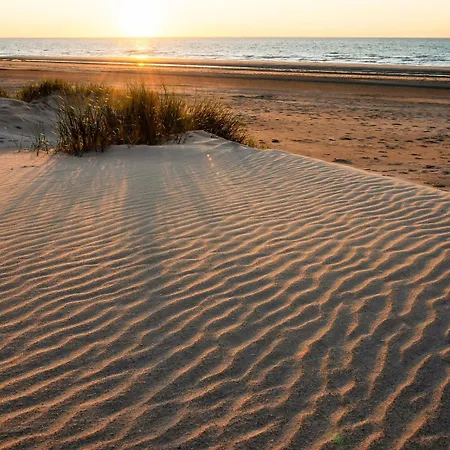 With 2 Bedrooms And Sea View Миделкерк