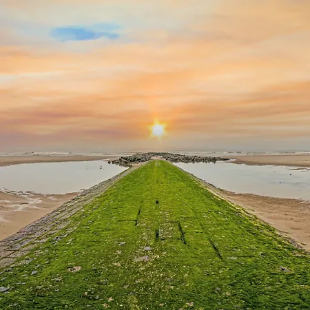 With 2 Bedrooms And Sea View Apartman Middelkerke