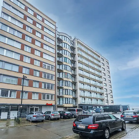 With 2 Bedrooms And Sea View *