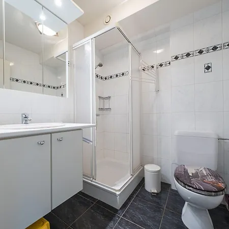 With 2 Bedrooms And Sea View Apartment
