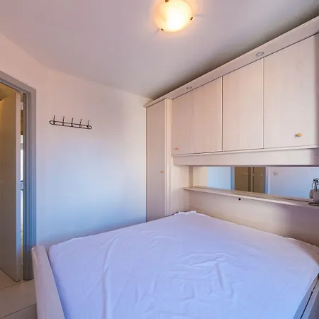 With 2 Bedrooms And Sea View Апартаменты