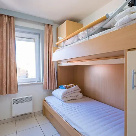 With 2 Bedrooms And Sea View Apartman