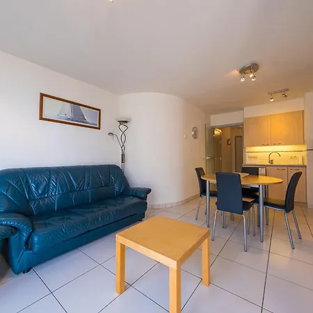 With 2 Bedrooms And Sea View *
