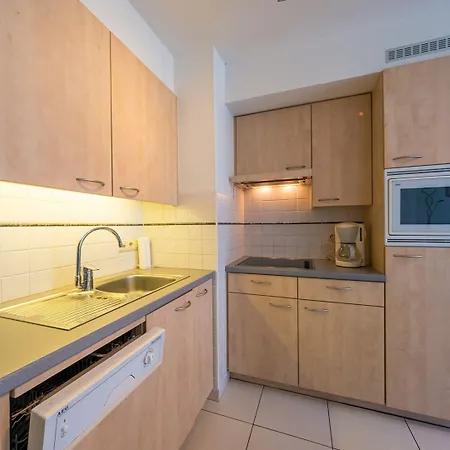 With 2 Bedrooms And Sea View Апартаменты *